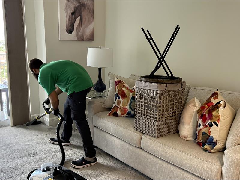 Deep cleaning in Cape Coral from Goldmillio cleaning service - vacuuming