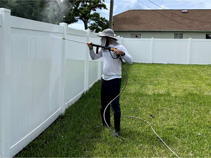 Pressure washing and garage cleaning from Goldmillio cleaning service in Cape Coral – Oct 10