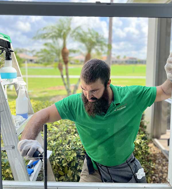 Window cleaning in Cape Coral from Goldmillio