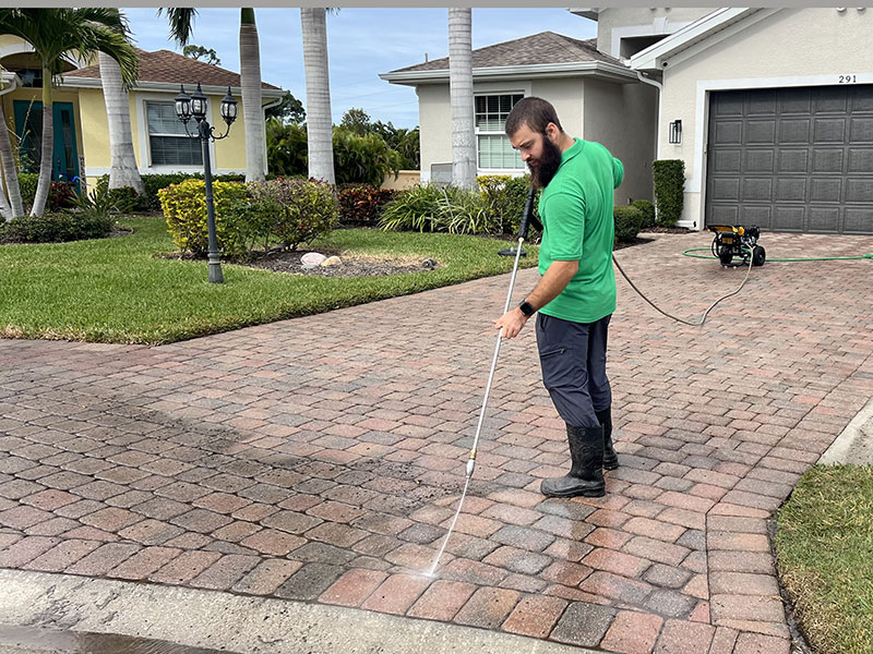 Pressure washing and windows cleaning - Dec 13 | Goldmillio cleaning service in Cape Coral 