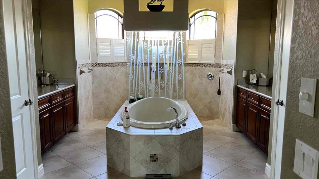 Bathroom - Deep cleaning in Cape Coral by Goldmillio - Apr 10