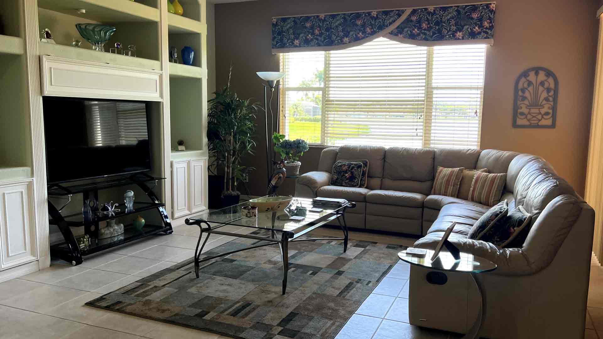 Living room - Regular cleaning in Cape Coral by Goldmillio - May 20