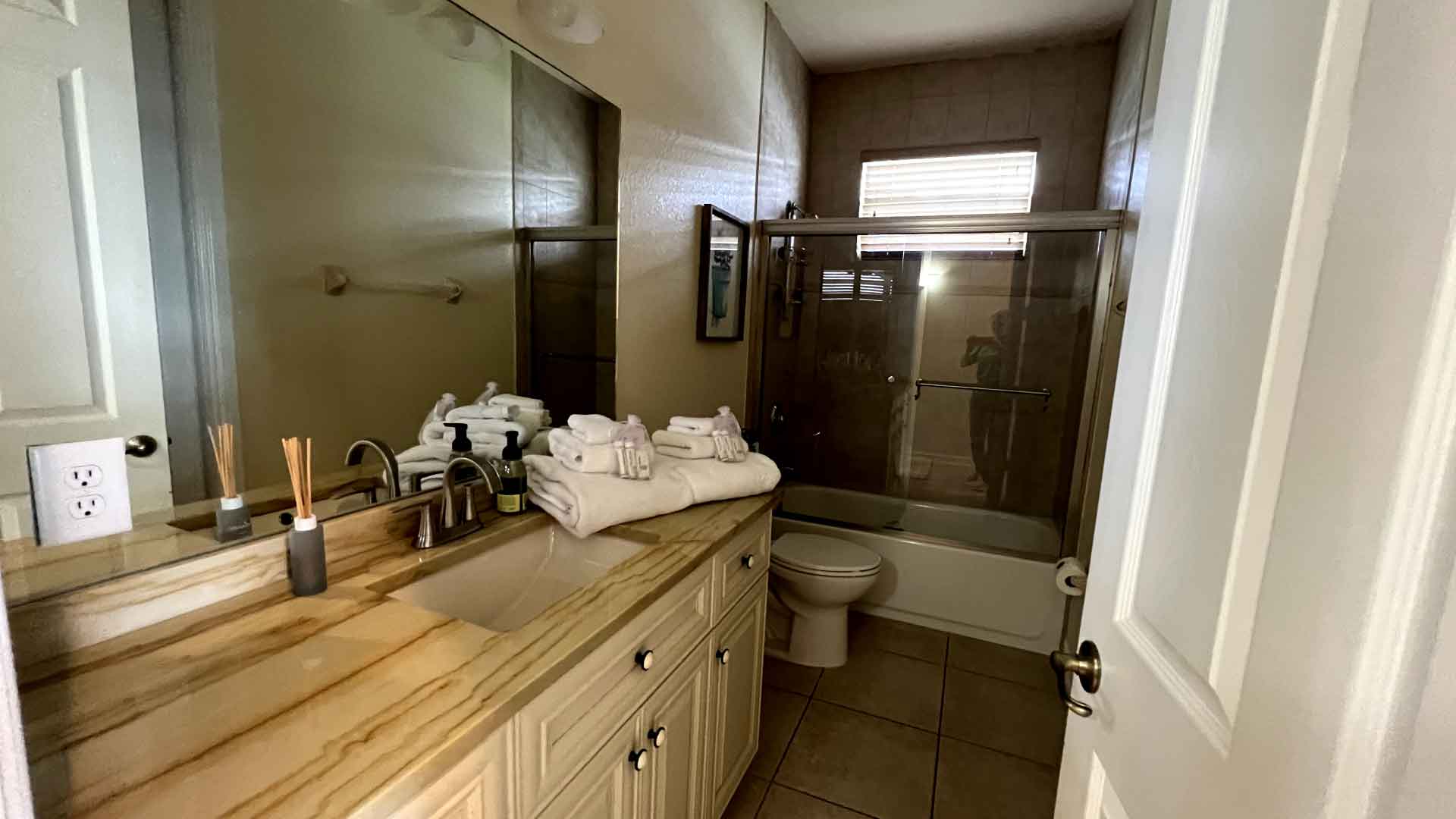 Bathroom - Regular cleaning in Cape Coral by Goldmillio - June 4