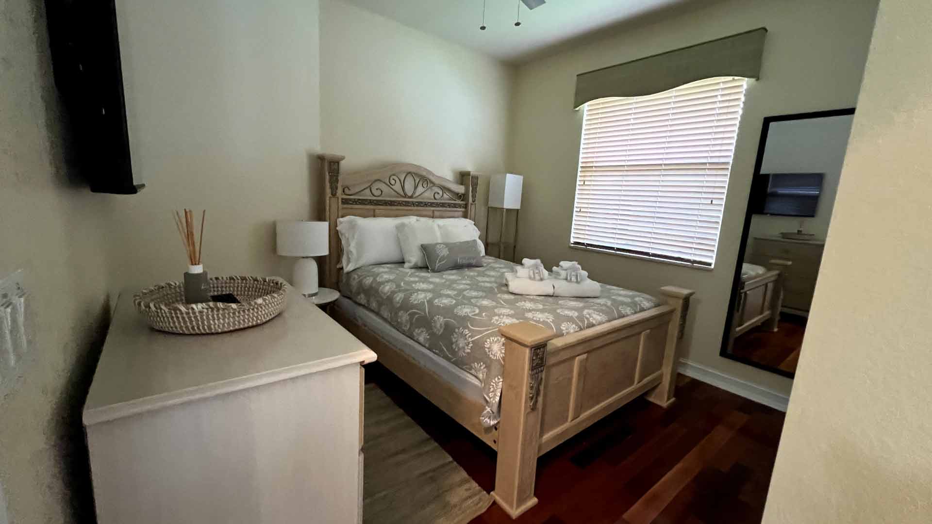 Bedroom - Regular cleaning in Cape Coral by Goldmillio - June 4