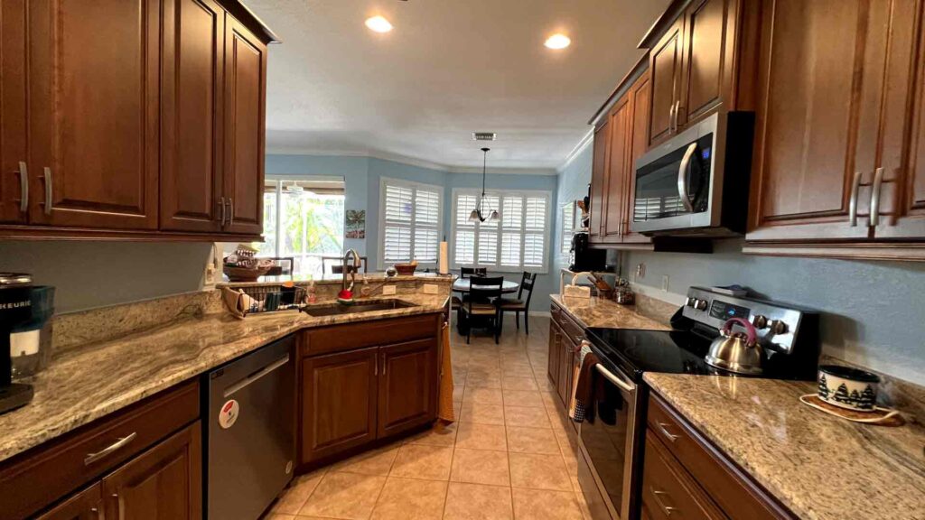 Kitchen - Regular cleaning in Cape Coral by Goldmillio - Aug 10