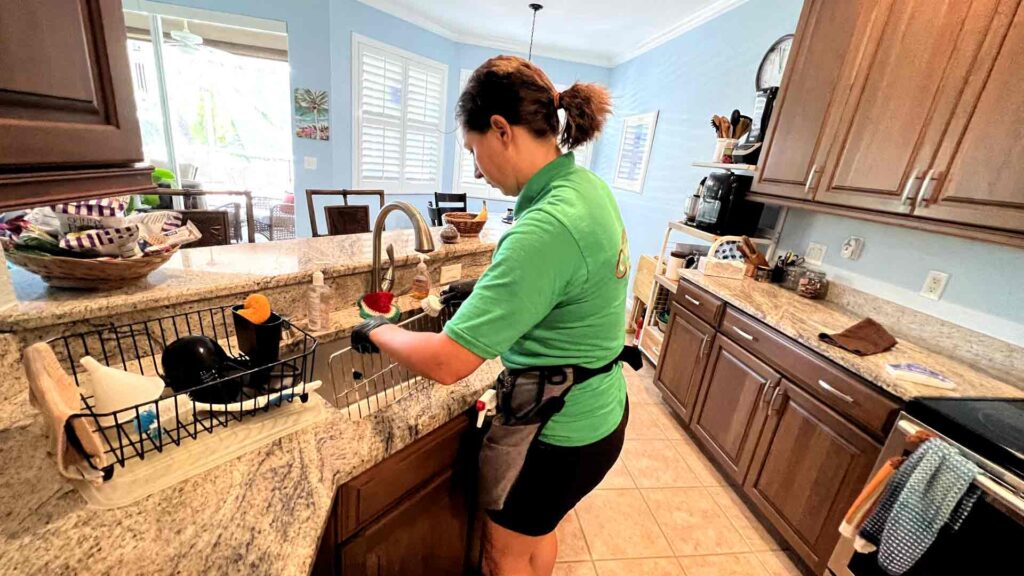 Kitchen - Regular cleaning in Cape Coral by Goldmillio - Aug 10