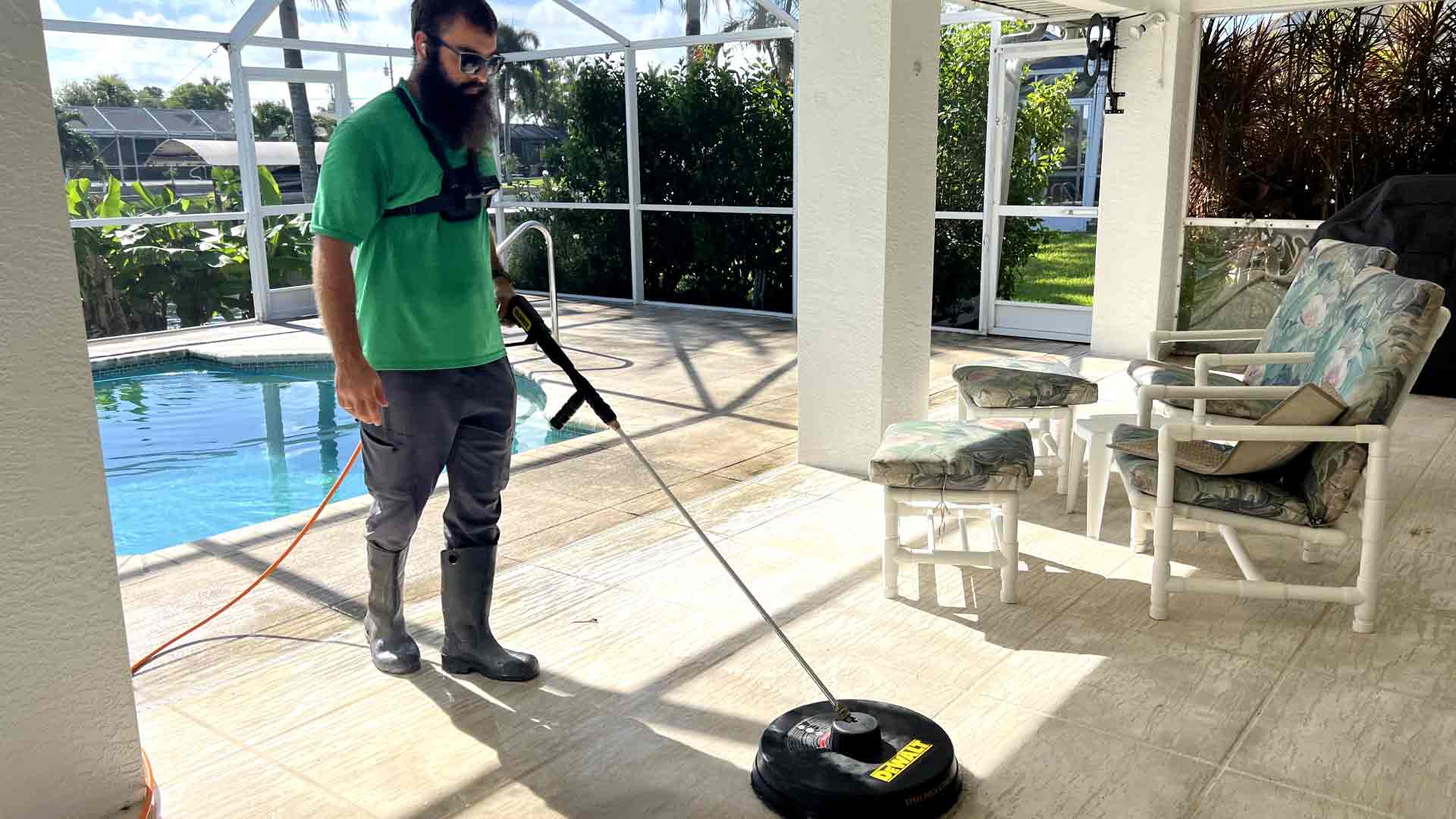 Pressure washing in Cape Coral by Goldmillio - July 20 