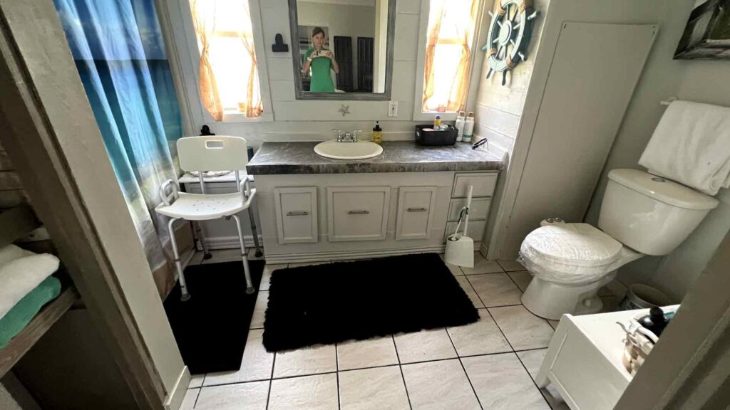 Bathroom Move Out Cleaning in Cape Coral by Goldmillio - Sep 25