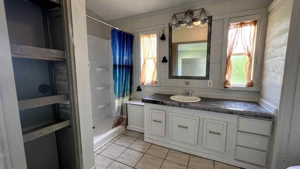 Bathroom Move Out Cleaning in Cape Coral by Goldmillio - Sep 25