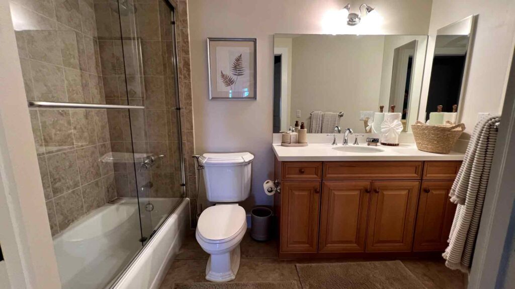 Bathroom Regular Cleaning in Cape Coral by Goldmillio - Oct 18