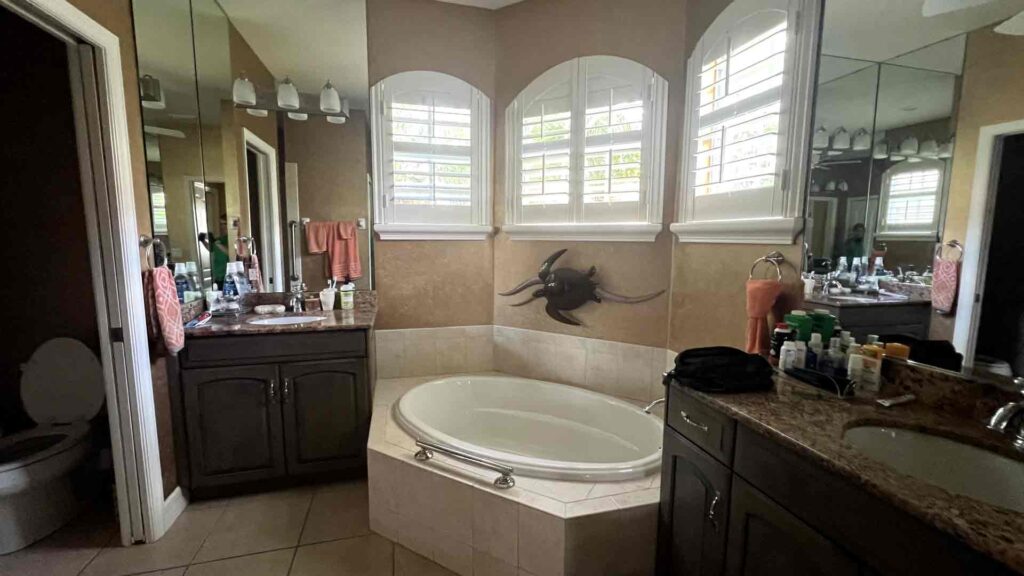 Bathroom Regular Cleaning in Cape Coral by Goldmillio - Oct 6