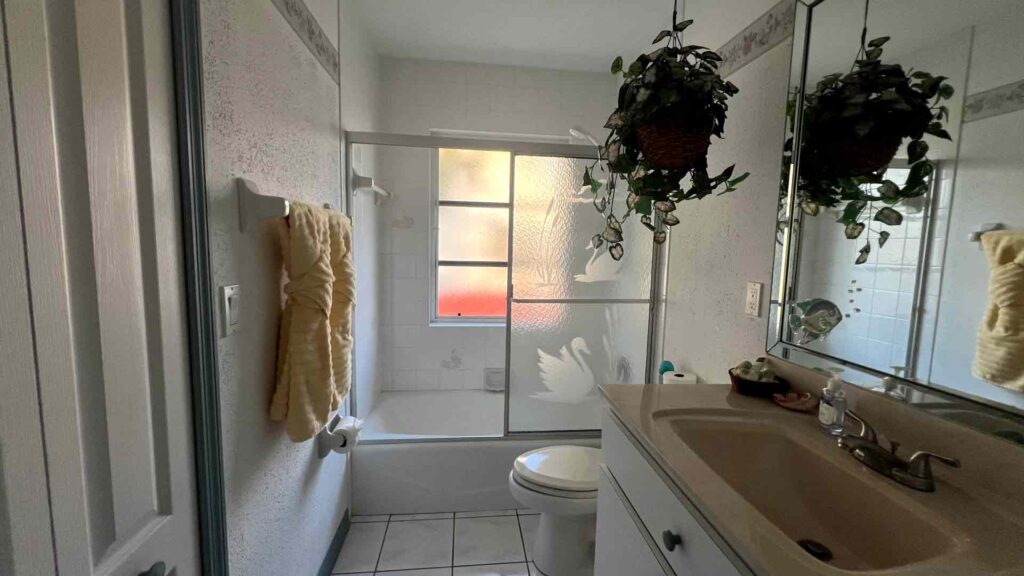 Bathroom-rental-deep-cleaning-by-Goldmillio-Dec-14