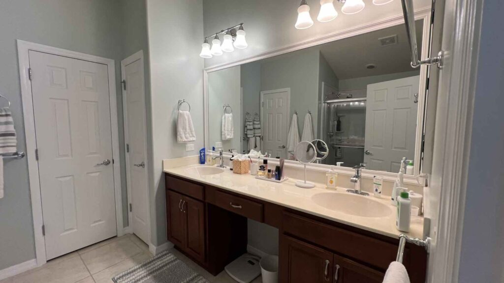 Bathroom-after-cleaning-by-Goldmillio-May-10-2025